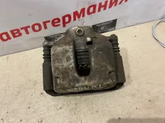 Суппорт тормозной Mercedes C180 2012 A2044212181 C204 271.820, передний левый