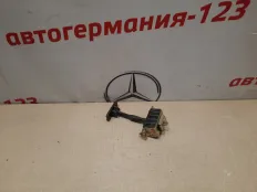 Ограничитель двери Mercedes E350 2005 A2117300116 W211 272.964, задний левый