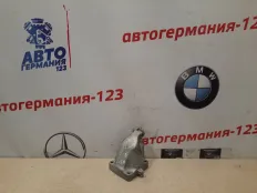Кронштейн двигателя Mercedes E320 2008 A6422230104 W211 642.920, правый