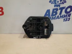 Кронштейн знака аварийной остановки Mercedes C200 2011 A2118900814 W204