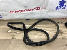 Уплотнение дверное Mercedes GLK300 2010 A2046971151 X204 272.948, заднее