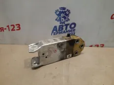 Кронштейн усилителя бампера BMW 523i 2011 51117200705 F10 N52B25AF, передний левый