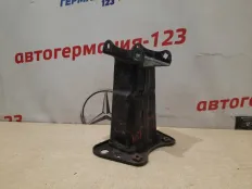 Кронштейн усилителя бампера Mercedes ML350 2006 A1646401131 W164 272.967, задний левый