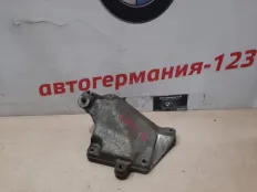 Кронштейн опоры двигателя Mercedes ML350 2006 A2722234204 W164 272.967, правый