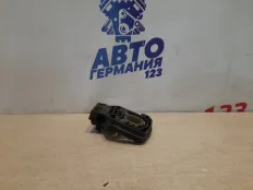 Кронштейн радиатора BMW 523i 2011 17117575248 F10 N52B25AF, передний правый