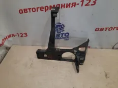 Кронштейн BMW 630 2007 51647008848 E63 N52B30A, передний правый