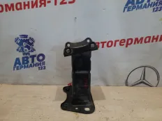 Кронштейн усилителя бампера Mercedes GL550 2006 A1646201931 X164 273.963, передний левый