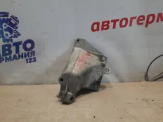 Кронштейн двигателя Mercedes GL550 2006 A2722234204 X164 273.963, правый