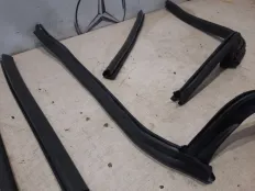 Уплотнение капота BMW X3 2008 8208507 E83 N52B25A