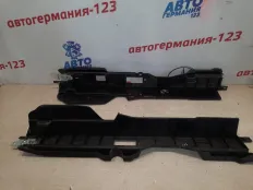 Направляющая шторки багажника Mercedes ML350 2006 A1646800231 W164 272.967