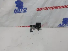 Крючок капота Audi Q7 2010 4L0823480 4L