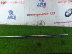 Молдинг двери Audi A4 2010 8K0853283, передний левый