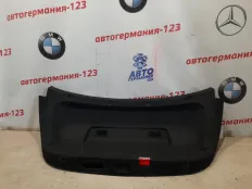 Обшивка двери багажника Mercedes C180 2017 A2056908504 W205 274.910, задняя