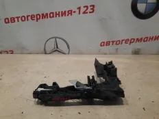 Кронштейн ручки двери Mercedes C180 2017 A0997601500 W205 274.910, передний левый