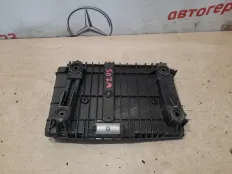Крепление аккумулятора Mercedes C180 2017 A2056200018 W205 274.910