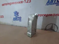 Кронштейн усилителя бампера Mercedes C200 2008 A2046201195 W204 271.950, передний левый