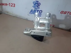 Кронштейн усилителя бампера BMW 320D 2014 51117266193 F30 N47D20C, передний левый