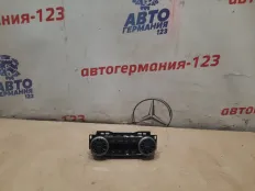 Блок управления климат-контролем Mercedes C180 2012 A2048305790 W204 271.820