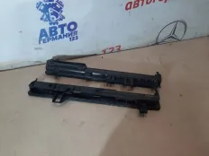 Кронштейн радиатора Mercedes A180 2013 A2465011720 W176 270.910