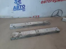 Кронштейн усилителя бампера Mercedes A180 2013 A2466280229 W176 270.910