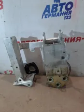 Кронштейн усилителя бампера BMW 520d 2012 51117158873 F10 N47D20C, левый