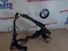 Кронштейн фары Mercedes C200 2008 A2046201091 W204 271.950, правый