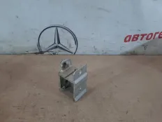 Кронштейн BMW 320 2012 51647245796 F30 N20B20B, правый