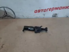 Форсунка омывателя Mercedes C200 2008 A2048600347 W204 271.950, левая