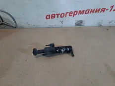 Форсунка омывателя Mercedes C200 2008 A2048600447 W204 271.950, правая