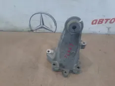 Кронштейн двигателя Mercedes C200 2011 A2712232704 W204 271.860, левый