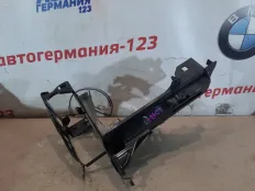 Кронштейн фары BMW 520d 2012 51647200794 F10 N47D20C, правый