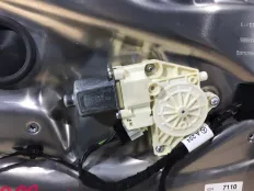 Стеклоподъемник Mercedes C200 2011 A2127201579 W204 271.860, передний левый