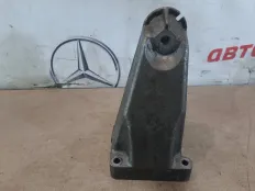 Кронштейн двигателя Mercedes C180 2012 A2712232304 W204 271.820, правый
