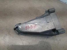 Кронштейн двигателя Mercedes C180 2012 A2712232304 W204 271.820, правый