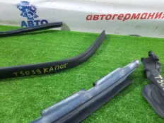 Уплотнитель капота BMW 116 2013 51767239145 F20 N13B16