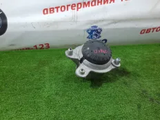 Подушка двигателя Mercedes C220 2015 A2052406717 W205 651.921, правая