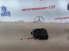 Доводчик двери Mercedes V220 2016 A4477600110 W447 651.950, правый