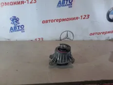 Подушка двигателя Mercedes C180 2014 A2052400200 W205 274.910, передняя левая