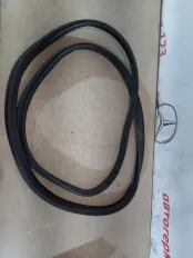 Уплотнитель багажника Mercedes A180 2018 A1767400178 W176 270.910