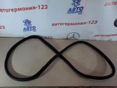 Уплотнение двери Mercedes C200 2011 A2046970951 W204 271.860, переднее левое