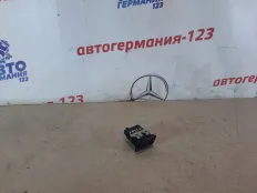 Кнопка стояночного тормоза Mercedes A180 2018 A24690504519107 W176 270.910