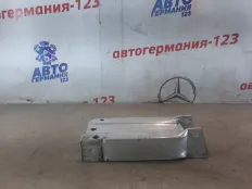 Кронштейн усилителя бампера Mercedes E300 2009 A2126200895 W212 272.952, передний правый
