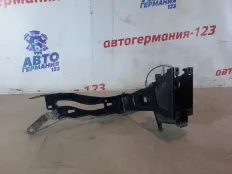 Кронштейн фары BMW 116 2014 51647245792 F20 N13B16, передний правый