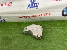 Кронштейн двигателя Mercedes A180 2018 A2702230002 W176 270.910, правый