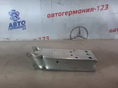 Кронштейн усилителя бампера BMW 218i 2014 51117302509 F45 B38A15A, передний левый