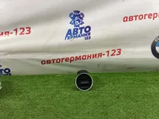Дефлектор воздушный Mercedes C200 2011 A2048306754 W204 271.860, левый