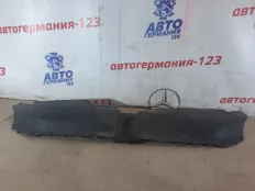 Кронштейн бампера Audi A4 2010 8K0807081 B8, передний