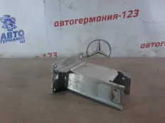 Кронштейн усилителя бампера Audi A4 2010 8K0807133C B8, передний правый