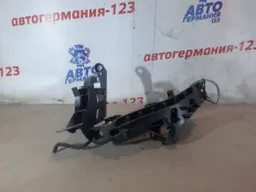 Кронштейн фары Audi A4 2010 8K0805607A B8, передний левый