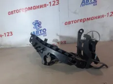 Кронштейн фары Audi A4 2010 8K0805608A B8, передний правый